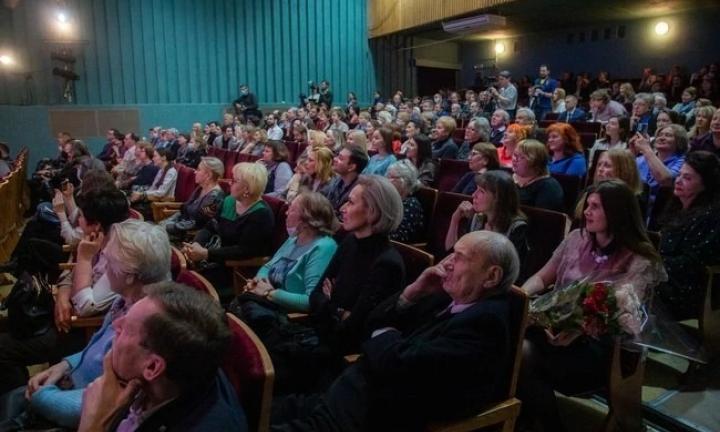 Театральный поезд, «Золотая маска» и ремонт Дома актёра. Омск отметит первый в истории День Артиста