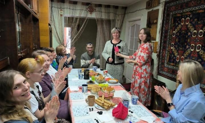 Омские энтузиасты возрождают традиции семейного досуга и живого общения