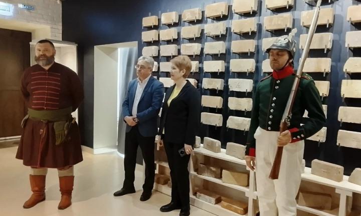 В Омской крепости открылась выставка «Кирпич Достоевского»