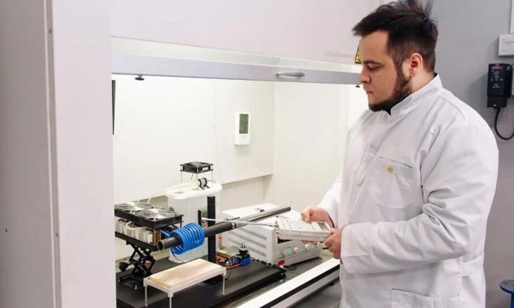 Арктике — лёгкую тару. Омские учёные решают проблему утилизации нефтепродуктов на Крайнем Севере