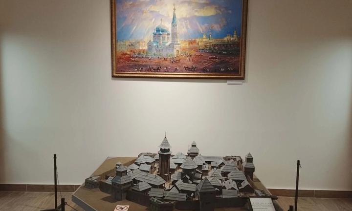 Парадоксы истории и омская звезда. ОГИК музей показал выставку о необыкновенном городе