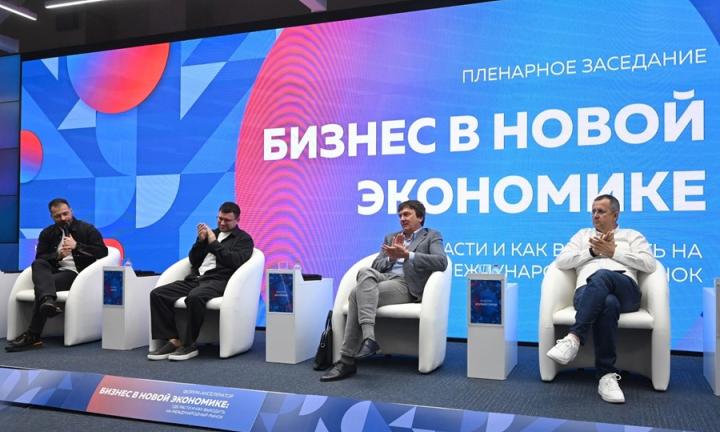 В России девушки красивые — значит, косметика хорошая: на форуме в Омске рассказали, какие товары нужны за рубежом, и обсудили тренды в бизнесе