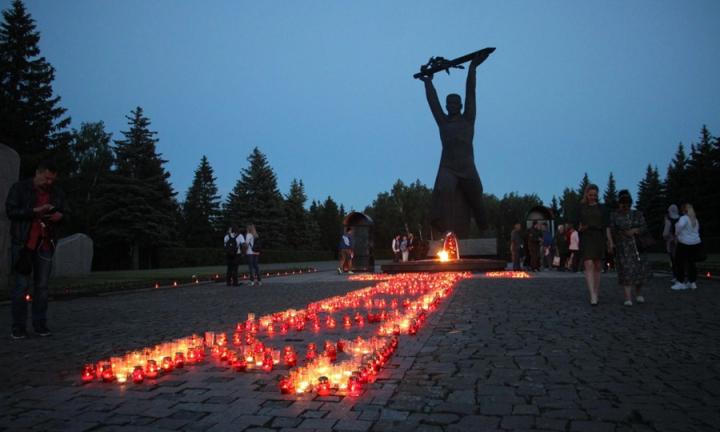 Омск зажжёт 20 тысяч свечей и выложит огненный Як-9 в память о 85-й годовщине начала войны 