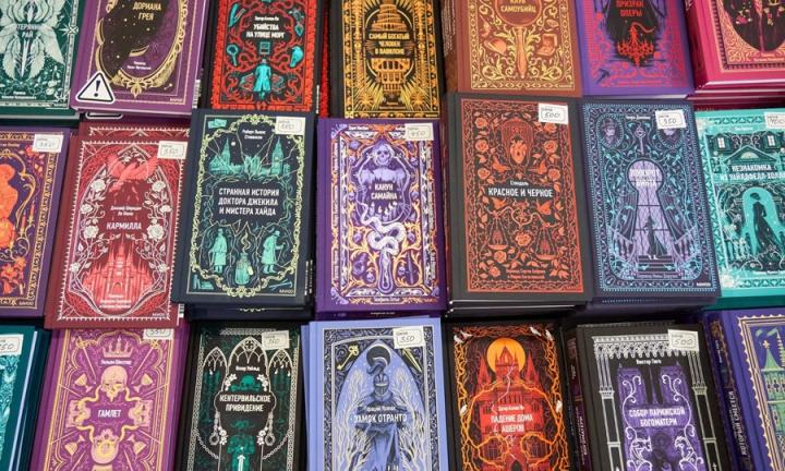 Левитан и Тургенев как вдохновение. Новосибирская писательница Алёна Селютина рассказала омичам о новом романе