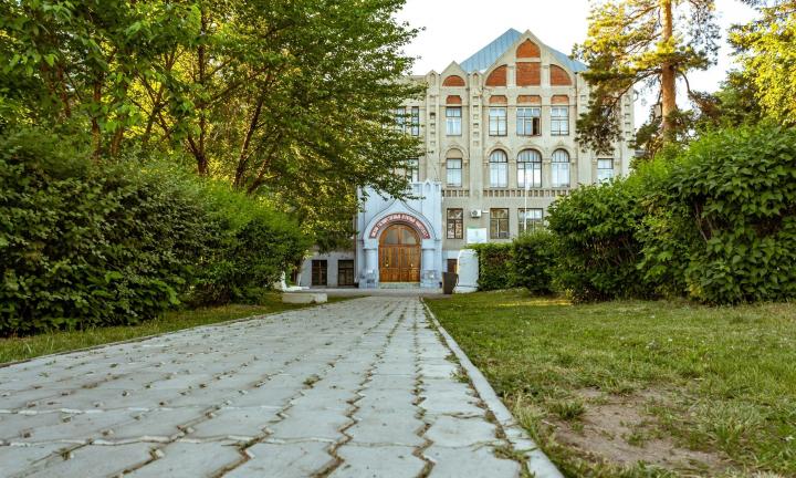 В дендропарке аграрного университета высадят новые растения и установят деревянные скульптуры