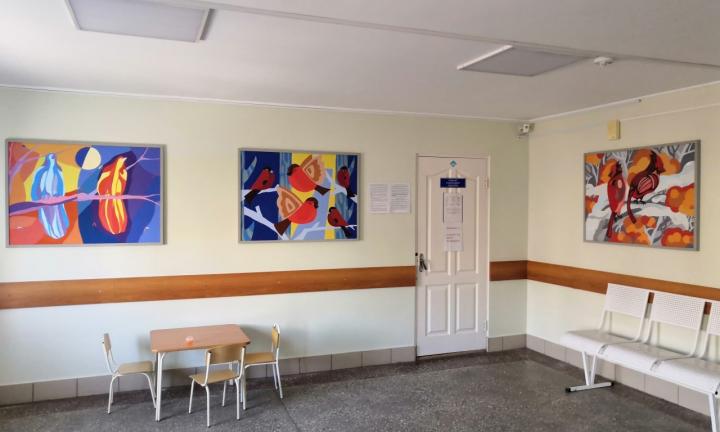 Стены детской поликлиники теперь украшают картины студентов ОмГПУ 