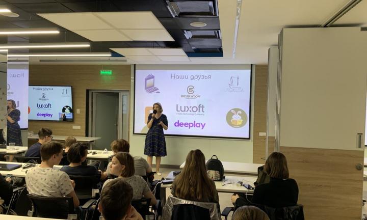 Омские десятиклассники организовали хакатон: айтишники готовы взять его участников на работу