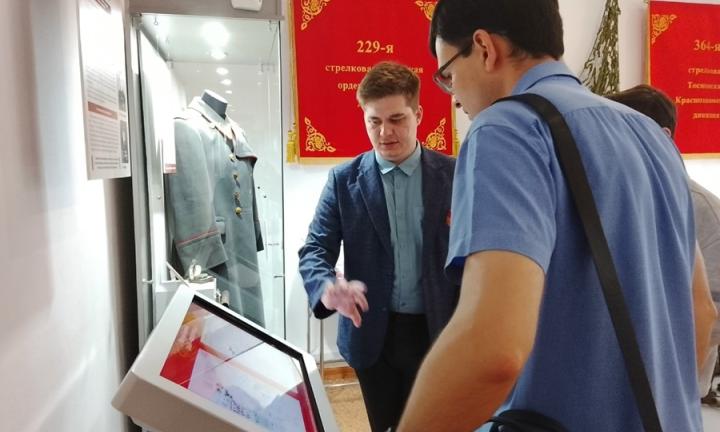В преддверии Дня Победы в Музейном комплексе воинской славы омичей открылась выставка «Дорога на Берлин»