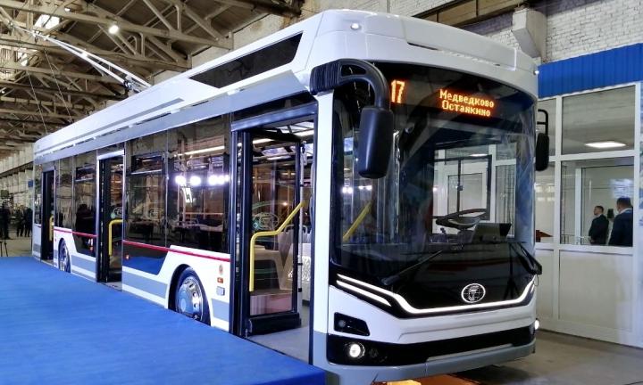 «Экологичный, вместительный, удобный... Но не всё так гладко» – эксперты о новом транспорте в Омске и не только