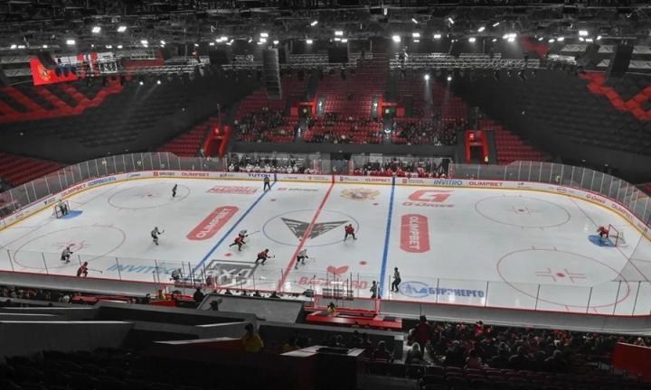 В Омске спустя 19 лет прошёл первый хоккейный матч в СКК им. Блинова