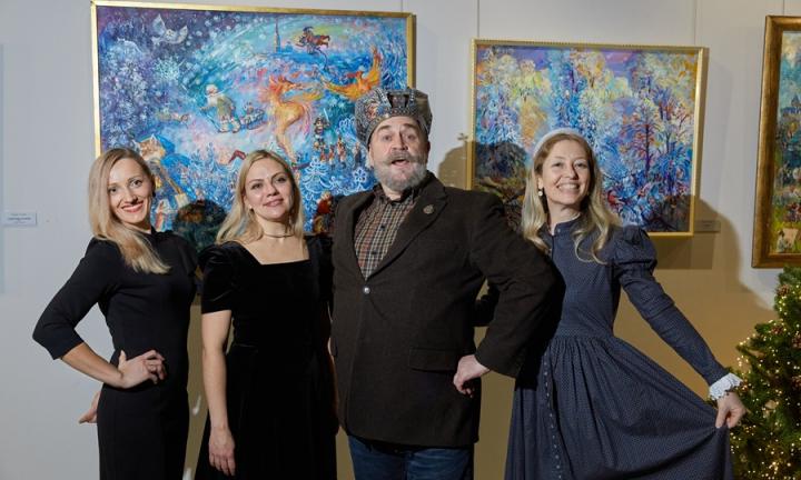 Мастер и его сказочницы. В Омске открылась «Зимняя сказка» Сергея Сочивко и его учениц