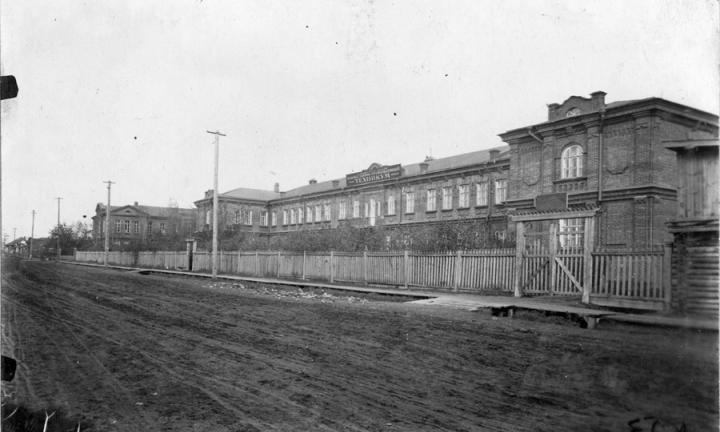 Легенда, рожденная в эпоху перемен. Омскому Худпрому исполнилось 105 лет