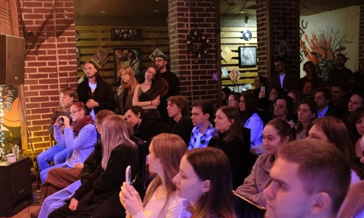 Творческая платформа «ВЫСЬ» отметила 8-летие: общаемся с гостями и участниками вечера 