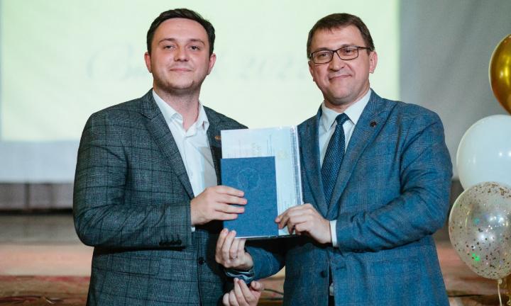 «Классная тема»: омский учитель вышел в полуфинал федерального телеконкурса для педагогов