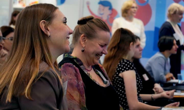 Учитель-блогер, вред репетиторства, клиповое внимание и теория поколений — дискуссия о барьерах между педагогами, родителями и детьми