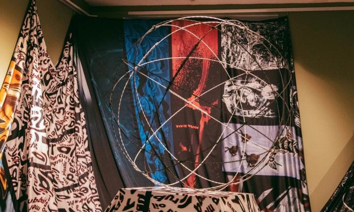 В музее им. Врубеля открылась текстильная выставка о борьбе за экологию