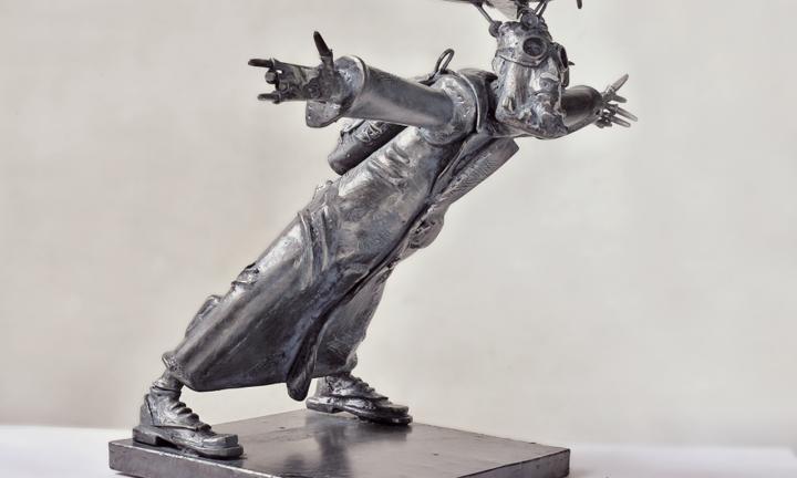 В «Либеров-центр» открылась выставка Александра Капралова. Работы скульптора украшают городские пространства