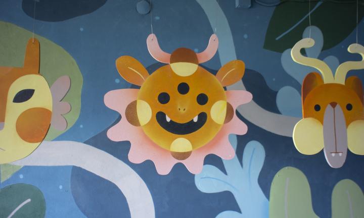 «Сад забытых идей»: уличные художники организовали необычную для себя выставку в помещении