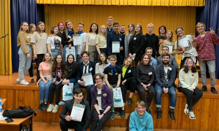 На школьных дебатах в Омске поставили пьесу