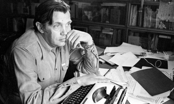 Всемирный день поэзии, День пельменей, День рыбака: в Омске запустили онлайн-ресурс «Поэтический календарь Роберта Рождественского»