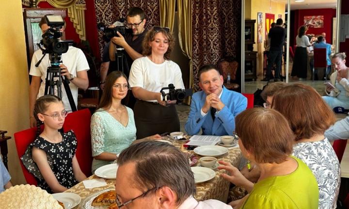 В омском цирке отпраздновали юбилей основателя первого городского цирка Петра Сичкарева