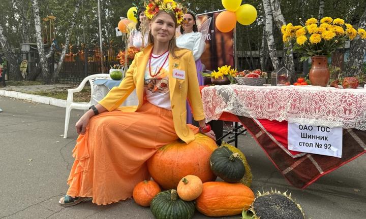 Омичи собрали урожай фантазии: яркие кадры с фестиваля «Дары осени»