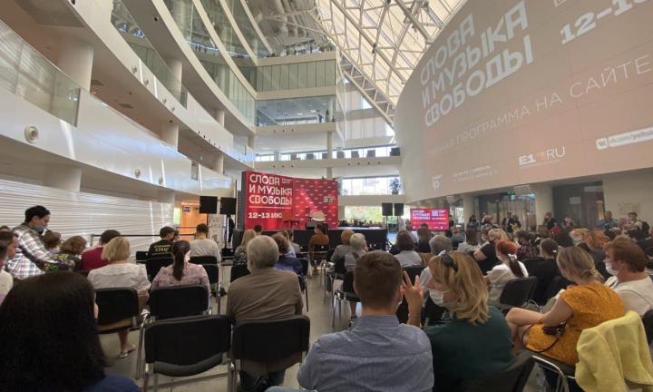 Здесь все: Шульман, Минаев, Зубаревич, Козырев и Дмитрий Быков