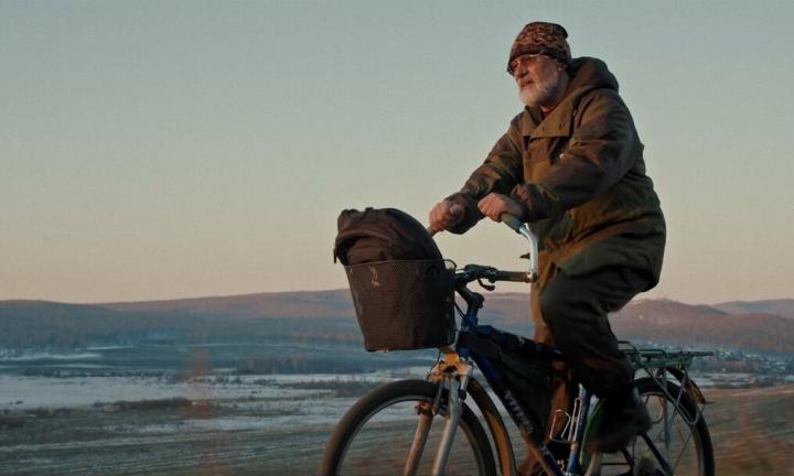 «Вдохновить на новые свершения примером сильных личностей»: в кинотеатрах стартовал прокат фильма омского режиссёра