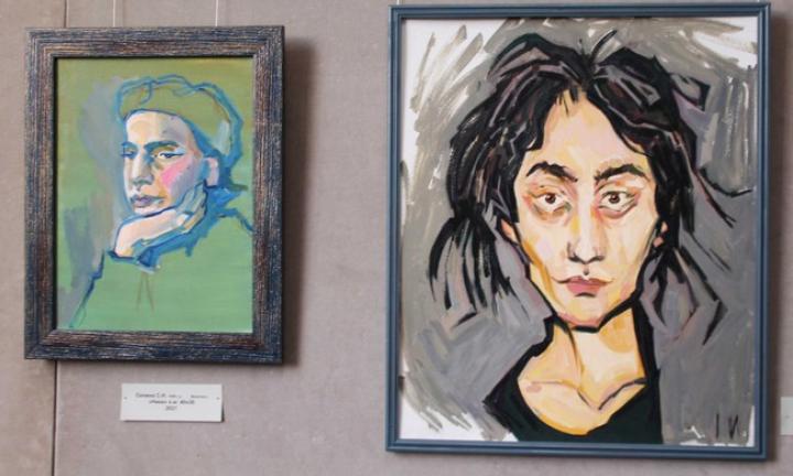 «Это трамплин для молодых художников». Елена Боброва о помощи молодёжи, профессиональной критике и расширении культурного взора