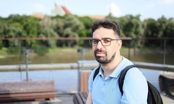 «Когда на одном фасаде кричат все, в этом шуме не слышно никого»: архитектор Ефим Фрейдин о том, как дизайн-код спасёт Омск от визуального хаоса