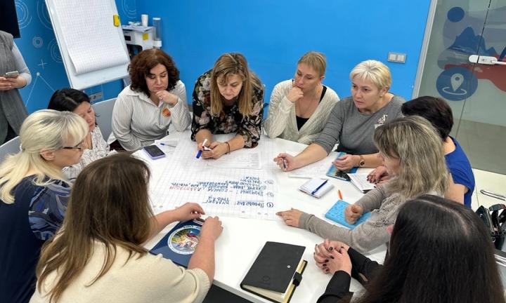 Телеграм-вербовка и фейковые подработки: в Омске нашли способы защитить детей от рисков в интернете