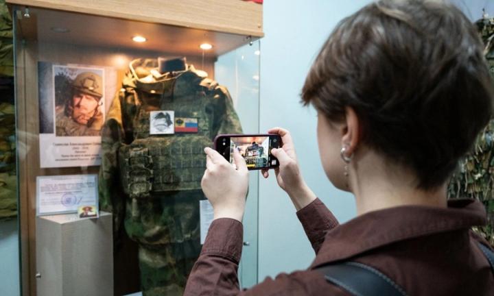 В Музейном комплексе воинской славы омичей открылась выставка «Время СВО»