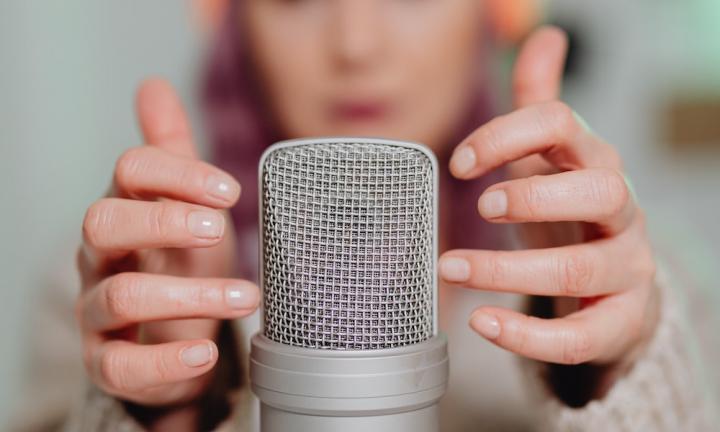Аудиальный оргазм: на сцене «Пятого театра» поставят ASMR-спектакль