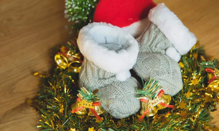  Омские пенсионеры вяжут тёплые вещи для воспитанников дома ребёнка