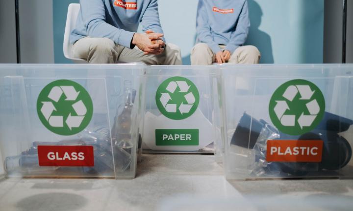 Россиян спрашивают - стоит ли сортировать мусор