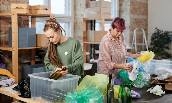 Омичей не спросили, где поставить контейнеры для раздельного сбора мусора