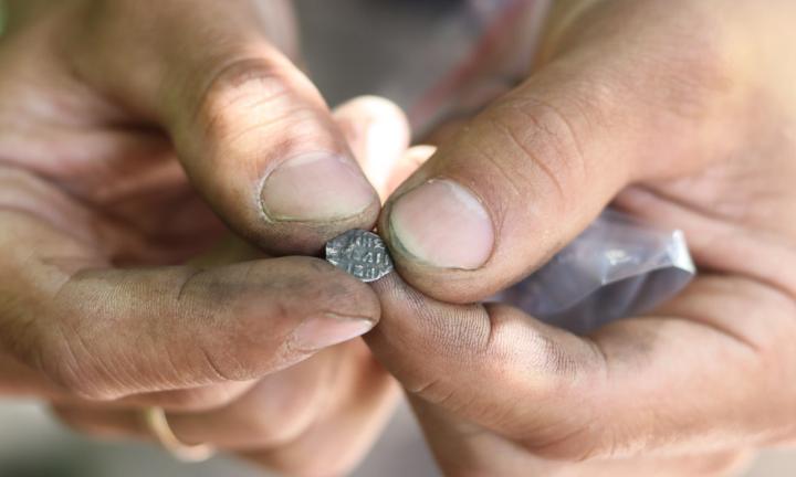 Уникальная для Сибири серебряная монета времен Ивана Грозного найдена на раскопках в Таре