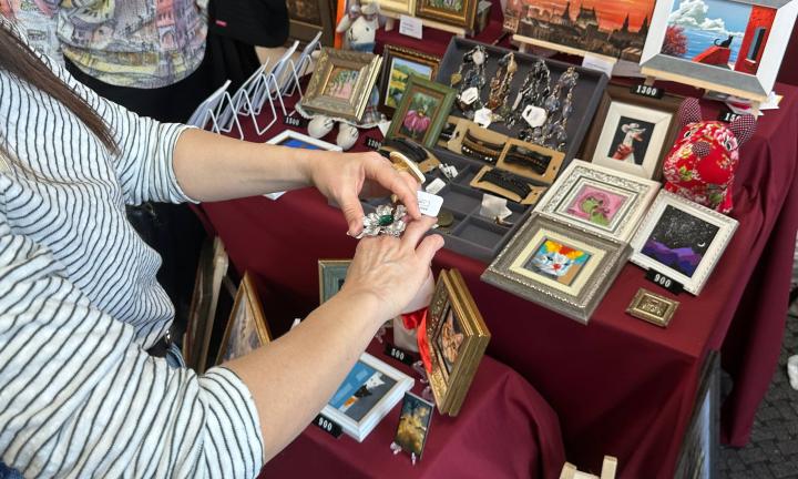 Искусство без витрин. В Омске прошёл первый арт-маркет современного искусства