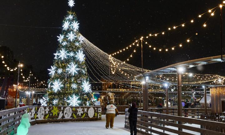 Каток, Луна и Маленький принц. В парке «Вокруг света» открылся каток