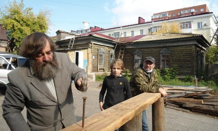 В Омской крепости появилась «скамья Достоевского»