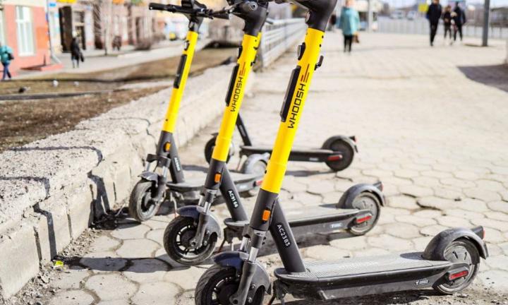 В Омске заработал кикшеринг Whoosh