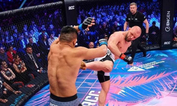 Наказал на слова: Шлеменко без проблем одолел разговорчивого казахстанца