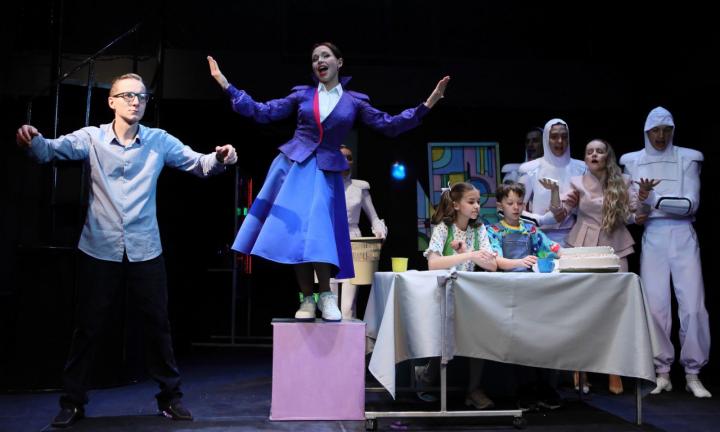 «Когда люди становятся живыми?» Лицейский театр показал неожиданную «Мэри Поппинс»