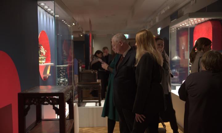 «Пять символов счастья». В Омске открылась выставка китайского искусства из коллекции Эрмитажа