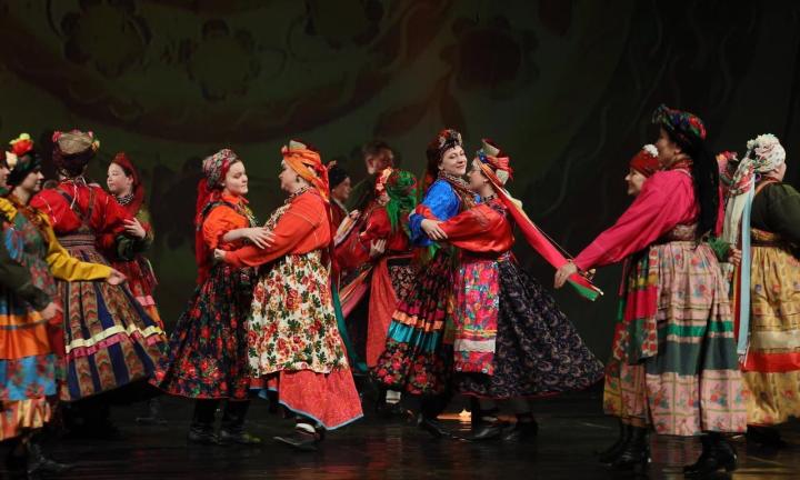 «Я хочу, чтобы сибиряк был собой, слышал Родину»: в Омске состоялся перформанс Варвары Зениной «В Сибирь»