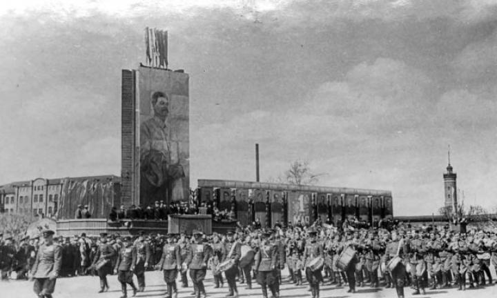 Как Омск встречал Первомай: история революционных маёвок и советских парадов
