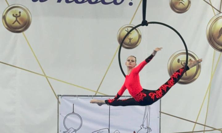 «Устали бороться со стереотипами»: как в Омске прошел Кубок федерации по пилонному спорту