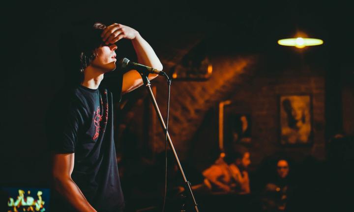 Стихи и песни на большом столе