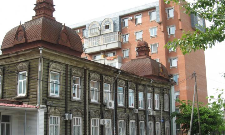 Елена Завьялова на открытом воздухе снова расскажет об омских памятниках деревянного зодчества