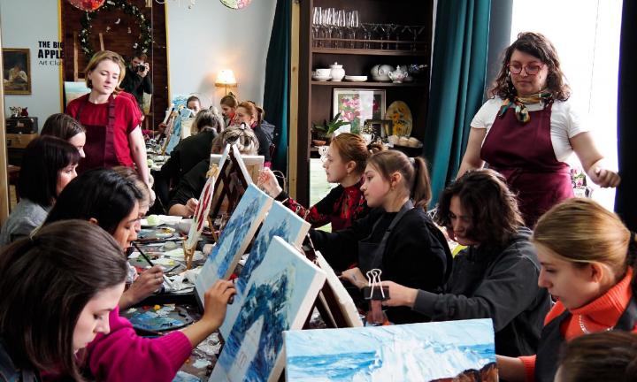 Мастер-классы, выставки, лекции, кино, джаз и винтаж: арт-клуб The Big Apple